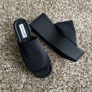 Black Steve Madden Platform Sandals Size 8